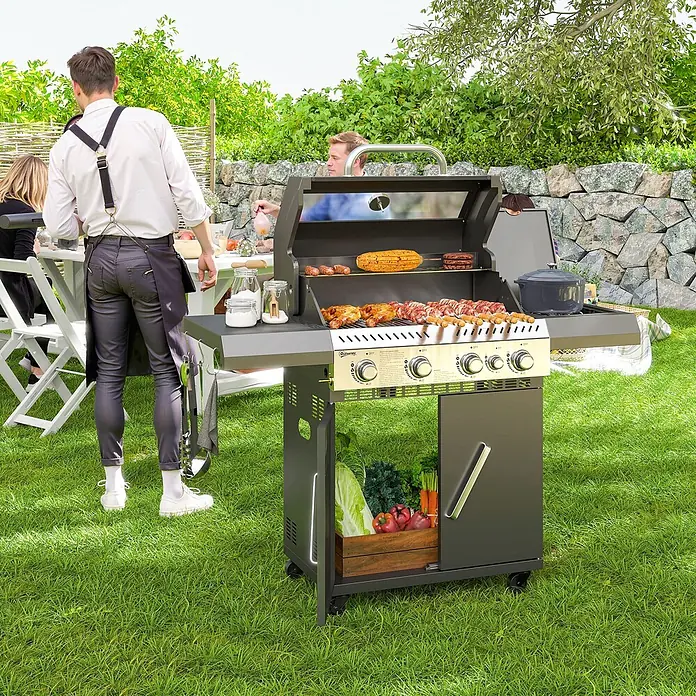 Outsunny Gasgrill - 12 kW, Anzahl Brenner: 5 Stk. - Schwarzer und silberner Gasgrill mit Speisen auf den Rosten und frischem Gemüse im Unterschrank.