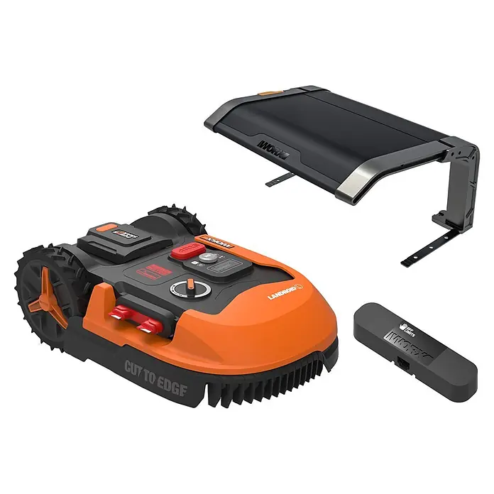 Worx PowerShare 20V Mähroboter-Set Landroid L1000 - 1.000 m², Schnittbreite: 20 cm, Induktionsgestützte Navigation, Begrenzungskabel - Worx Landroid Mähroboter, orange und schwarz, mit passendem Schutzdach und einem „Off Limits“-Modul.