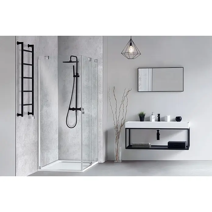 SanDesign Alu-Verbundplatte - 125 x 250 cm, Beton - Modernes Badezimmer mit schwarz gerahmter Glasdusche, schwarzem Handtuchheizkörper und weißem Waschtisch mit schwarzer Armatur.