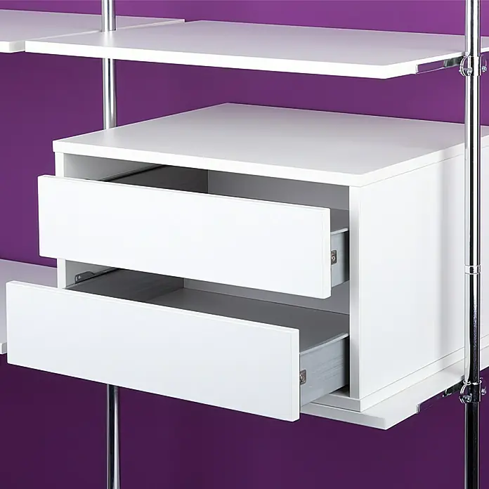 Room Plaza Inside Smart Schubkastenblock - Anzahl Schubladen: 2 Stk., 600 x 366 mm, Tiefe: 500 mm, Melamin Mini Perl, Weiß - Weißes Regal mit zwei offenen Schubladen und verchromten Stützstangen vor einem lila Hintergrund.