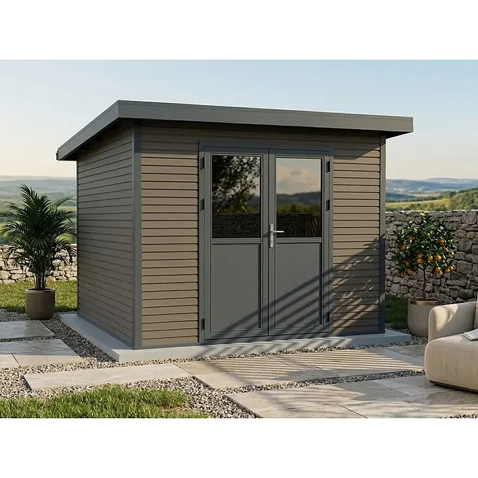 Linholm Gartenhaus inkl. Dachrinne - Außenmaß inkl. Dachüberstand (B x T): 360 x 360 cm, Grau/Anthrazit - Ein moderner brauner Gartenschuppen mit dunkelgrauen Akzenten und Doppeltüren, auf einer Terrasse mit Kies und Pflanzen in einem Landschaftsgarten.