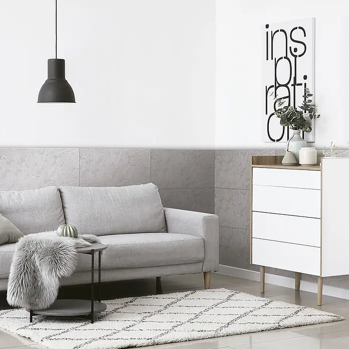 Panel de pared Piedra - 60 x 30 cm, Gris, 2 ud. - Sala de estar moderna con sofá gris claro, cómoda blanca, alfombra estampada y lámpara colgante negra.
