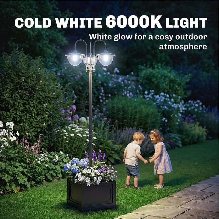 Outsunny Solar-Stehleuchte - 1,92 W, Schwarz - Schwarzer Außenlaternenpfahl mit drei kaltweißen Lichtern (6000K) und integriertem Pflanzgefäß, beleuchtet einen Garten mit Kindern.