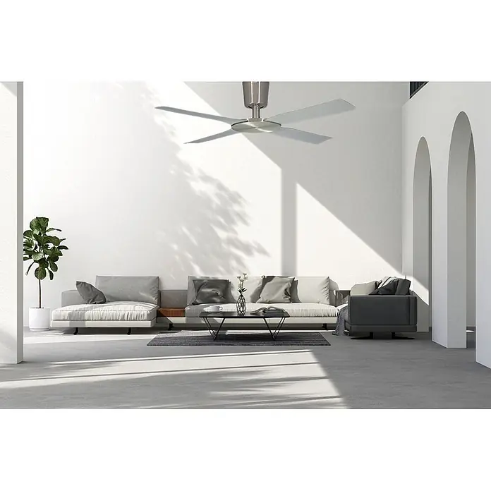Vam Deckenventilator Vam Deckenventilator PACIFIC Alu-natur 142 cm - ALU NATUR, 1.420 mm, 37 W - Deckenventilator aus gebürstetem Metall mit vier Flügeln, zentral in einem modernen Wohnzimmer installiert, sorgt für Luftzirkulation.