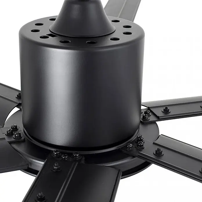 Vam Deckenventilator THE BIG 210 WI-FI Schwarz - Schwarz, 2.130 mm, 47 W - Mattschwarzes Deckenventilator-Motorgehäuse mit angebrachten Flügeln.