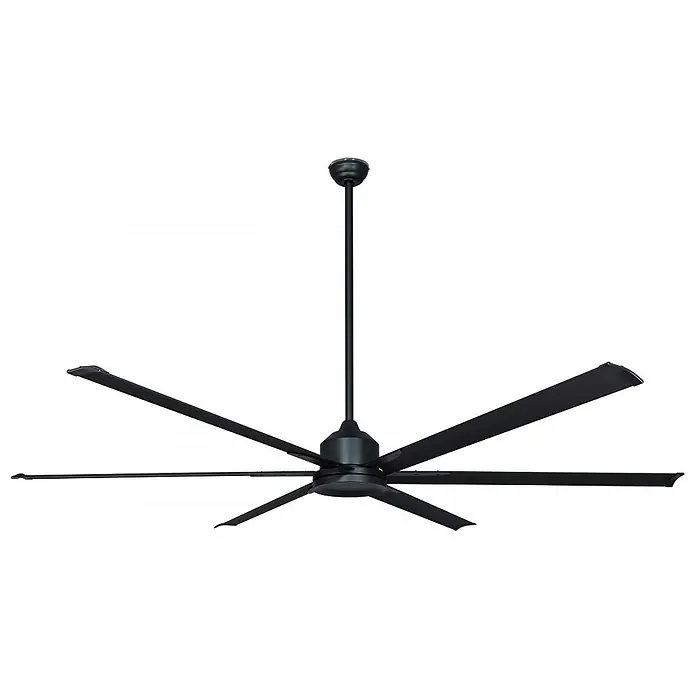 Vam Deckenventilator THE BIG 210 WI-FI Schwarz - Schwarz, 2.130 mm, 47 W - Schwarzer Deckenventilator mit sechs langen, schlanken Rotorblättern, aufgehängt an einer Stange.