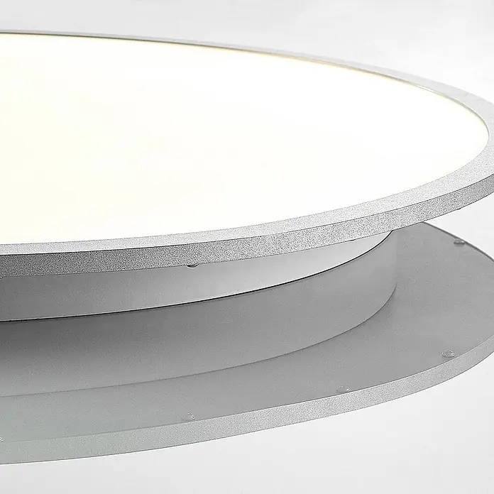 Lindby Deckenleuchte Narima - alu / grau / zink - Runde LED-Deckenleuchte mit texturiertem silbergrauem Metallrahmen und weißer Leuchtfläche, zeigt ihr geschichtetes Design.