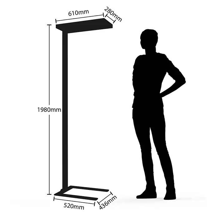 Arcchio Stehleuchte Logan Ultra - alu / grau / zink, alu / grau / zink - Hohe schwarze Stehlampe mit rechteckigem Schirm und Fuß, 1980mm hoch, neben Person zur Skalierung.
