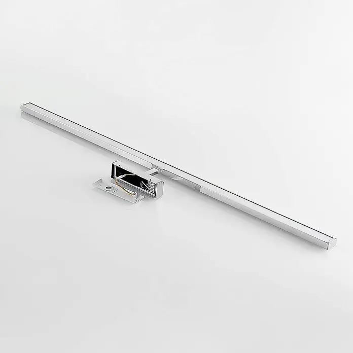 Lindby Wandleuchte Jukka - chrom / silber - Silberne lineare LED-Leuchte, teilweise demontiert, mit sichtbarer Innenverkabelung und Montagehalterung.
