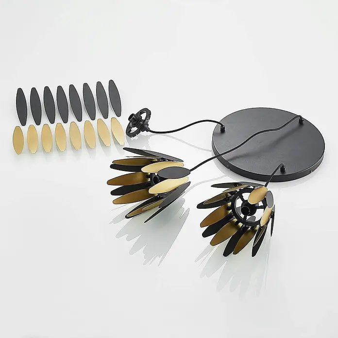 Lucande Pendelleuchte Lounit - L x B x H: 50 x 50 x 150 cm, schwarz, Schwarz, gold, E14 - Zerlegte schwarze und goldene Pendelleuchte mit separaten ovalen Dekorelementen und einer runden Deckenplatte.