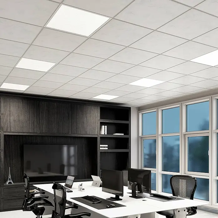 Arcchio Einbaupanel Vinas - L x B x H: 62 x 62 x 9 cm - Viereckige LED-Deckenpaneele in Rasterdecke eines modernen Büros.