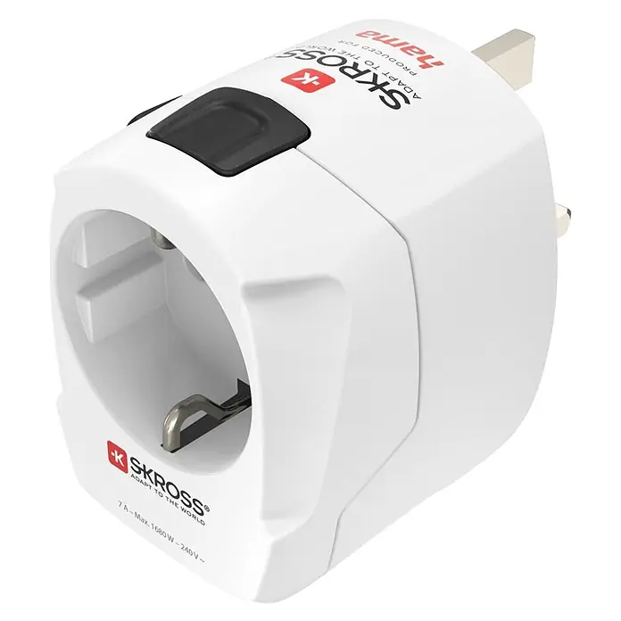 Hama Reiseadapter 00223474 "World Travel Pro Light USB" 3-polig 2x USB - Weiß - Weißer Skross Universal-Reiseadapter mit schwarzem Druckknopf, zeigt Eurostecker-Eingang und Metallkontakte.