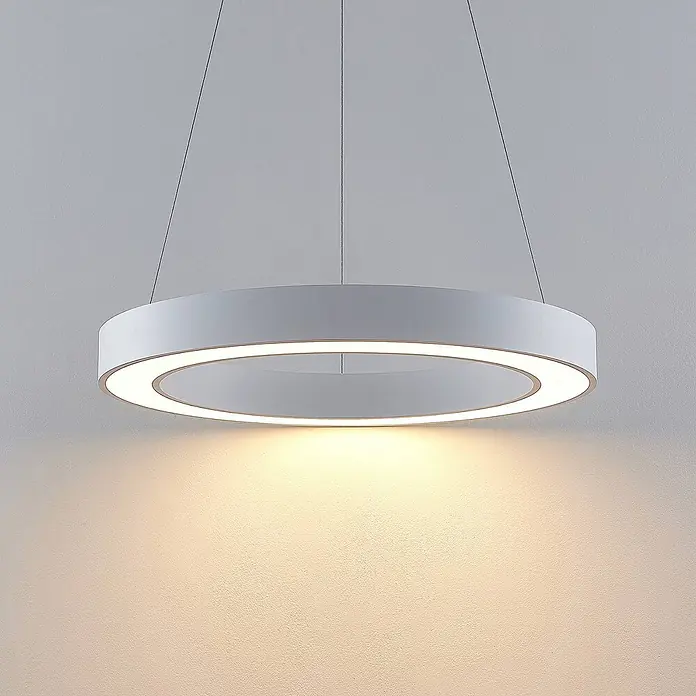 Arcchio Pendelleuchte Sharelyn - weiß / opal, weiß - Weiße runde LED-Pendelleuchte, beleuchtet und an Drähten aufgehängt.