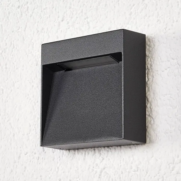 Lucande Außenwandleuchte Dijora - 3,1 x 9,5 x 9,5 cm, schwarz, IP65 - Schwarze, strukturierte quadratische Außenwandleuchte mit Abwärtslicht.