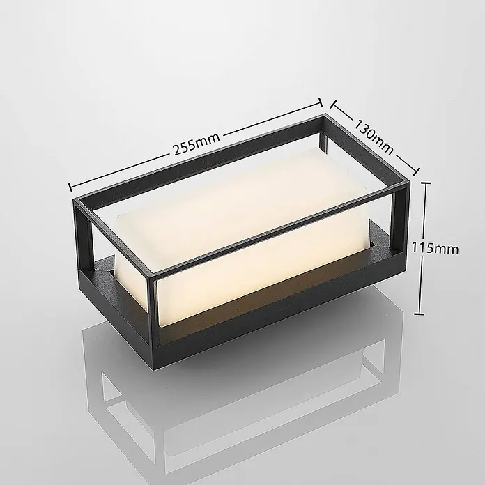Arcchio Außenwandleuchte Ismera - schwarz, schwarz, IP65 - Rechteckige schwarze Wandleuchte mit weißem Leuchtdiffusor. Maße: 255mm L x 130mm B x 115mm H.