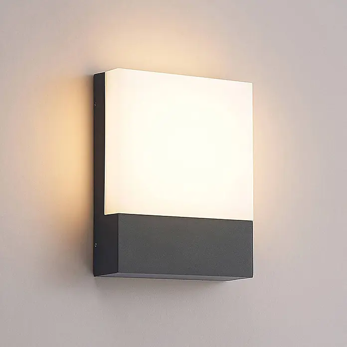Lindby Außenwandleuchte Vanira - schwarz, IP54 - Moderne, rechteckige Wandleuchte in Anthrazit mit weißem Diffusor, die Umgebungslicht abgibt.