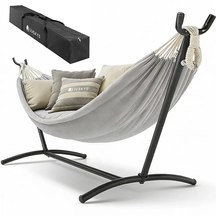 Juskys Hängematten-Set Paya - L x B x H: 279 x 109 x 101 cm, Hellgrau - Graue Hängematte mit schwarzem Metallgestell und Kissen, dazu eine schwarze Tragetasche.