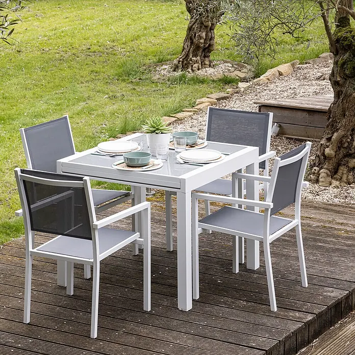 Happy Garden Gartentisch-Set LAMPEDUSA - Gesamtumfang: 9 -tlg., Aluminium - Weißes Outdoor-Essset mit grauem Tisch und vier Stühlen mit grauen Netzsitzen, ideal für Mahlzeiten im Freien.
