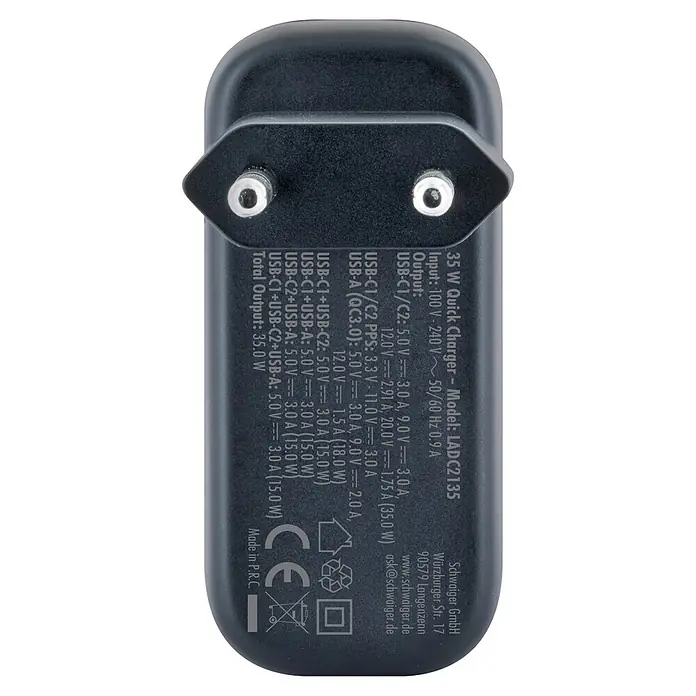 Schwaiger USB-Ladeadapter 230V Schnellladegerät 35W USBA, 2 x USB-C - Schwarz - Schwarzes 35W Schnellladegerät mit EU-Stecker und sichtbarem Text zu den Multi-Port USB-C- und USB-A-Ausgangsspezifikationen.