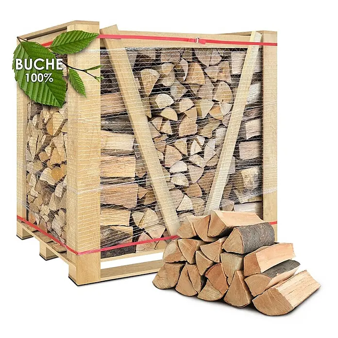 JSM Brennholz Kaminholz Buche 25 cm Scheitlänge, 1 RM, ca. 490 kg - Buche, 25 cm - Holzkiste mit 'BUCHE 100%'-Aufschrift und Buchenblatt-Grafik, gefüllt mit Brennholz, davor ein Stapel Holzscheite.