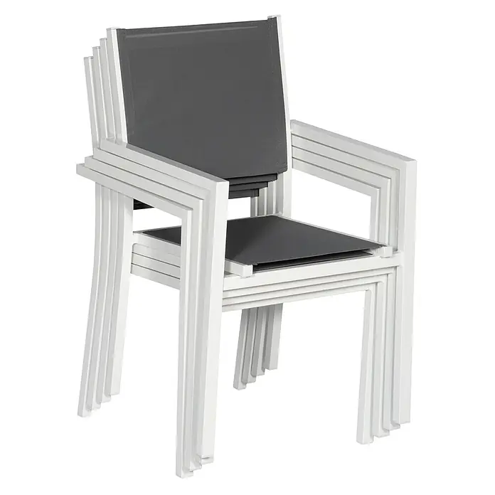 Happy Garden Gartentisch-Set BERGAMO - Gesamtumfang: 7 -tlg., Aluminium - Stapel weißer Aluminium-Sessel mit grauen Stoffbezügen an Sitzen und Rückenlehnen.