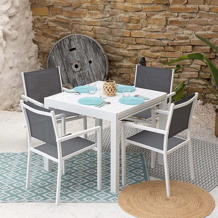 Happy Garden Gartentisch-Set VENEZIA - Gesamtumfang: 9 -tlg., Aluminium - Weißer quadratischer Esstisch mit vier weißen und grauen Stühlen für den Außenbereich.