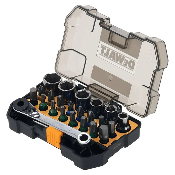 DeWalt Set de puntas McLaren - 24 pzs. - Juego de puntas y vasos DeWalt en estuche abierto negro y transparente, con puntas de destornillador, vasos cromados y carraca.