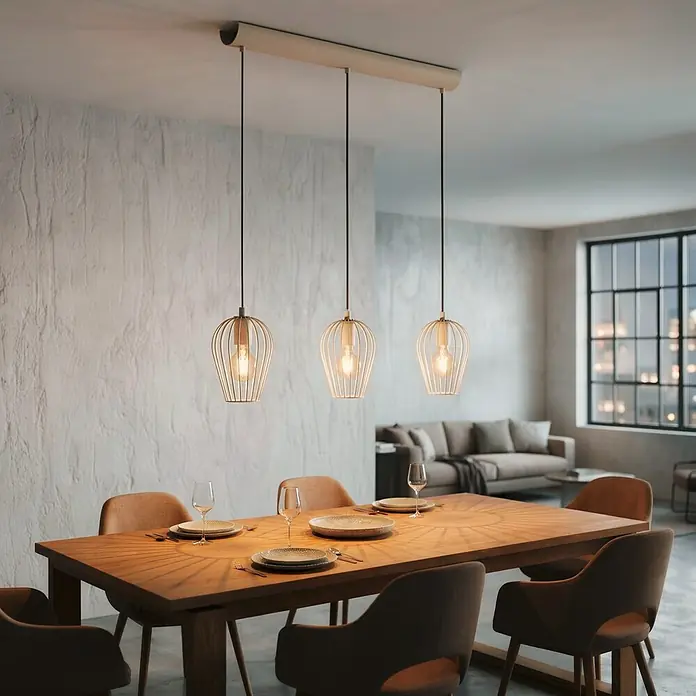 Eglo Pendelleuchte rund - 60 W, Sandfarben - Drei moderne, beigefarbene Pendelleuchten mit Käfigdesign hängen über einem Holztisch und beleuchten diesen.