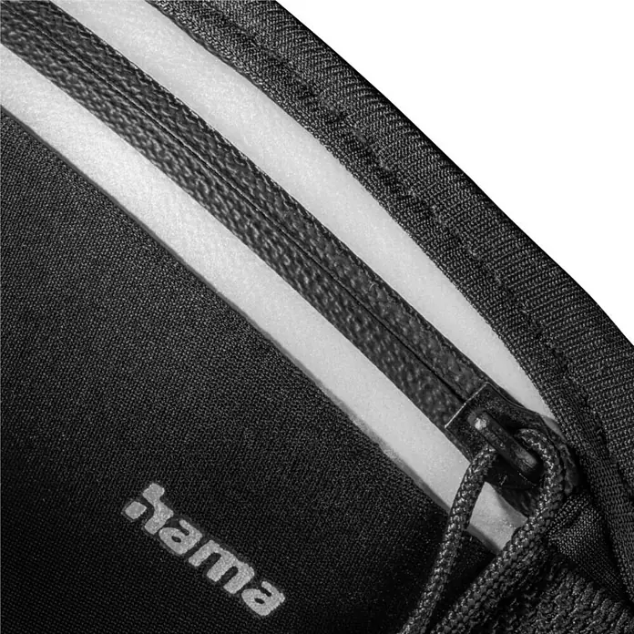Hama Handyhalter 00019859 für Handys Laufgürtel zum Joggen reflektierend - Schwarz - Schwarzer Stoff mit weißen Streifen, schwarzem Reißverschluss und „Hama“-Logo.