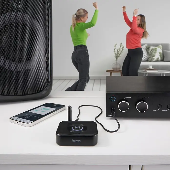 Hama Adapter 00205321 "Link.it solo" Empfänger Bluetooth nachrüsten an HiFi - Schwarz - Schwarzer Hama Bluetooth Audio-Empfänger, an Stereoanlage mit Lautsprecher und Smartphone angeschlossen, ermöglicht drahtlose Musik zum Tanzen.