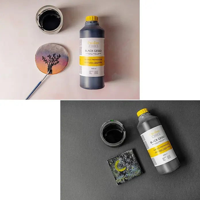 Creative Deco Speziallack Gesso Schwarz 1000ml - Schwarz, 1 l, Wasserbasiert - Flasche Creative DECO schwarzes Gesso, ein Glas Gesso und kleine bemalte Kunstwerke, die Oberflächenvorbereitung zeigen.