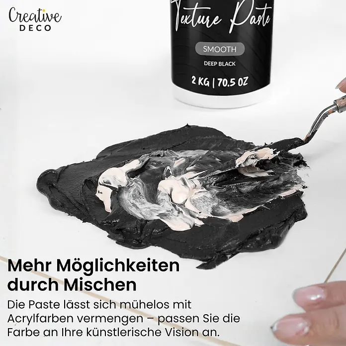 Creative Deco Speziallack Strukturpaste Feinkörnig 2 kg Schwarz - Schwarz, Sonstiges, 1 l, Sonstiges - Schwarze Strukturpaste wird mit heller Farbe gemischt, was ihre Vielseitigkeit für individuelle Farbtöne zeigt.