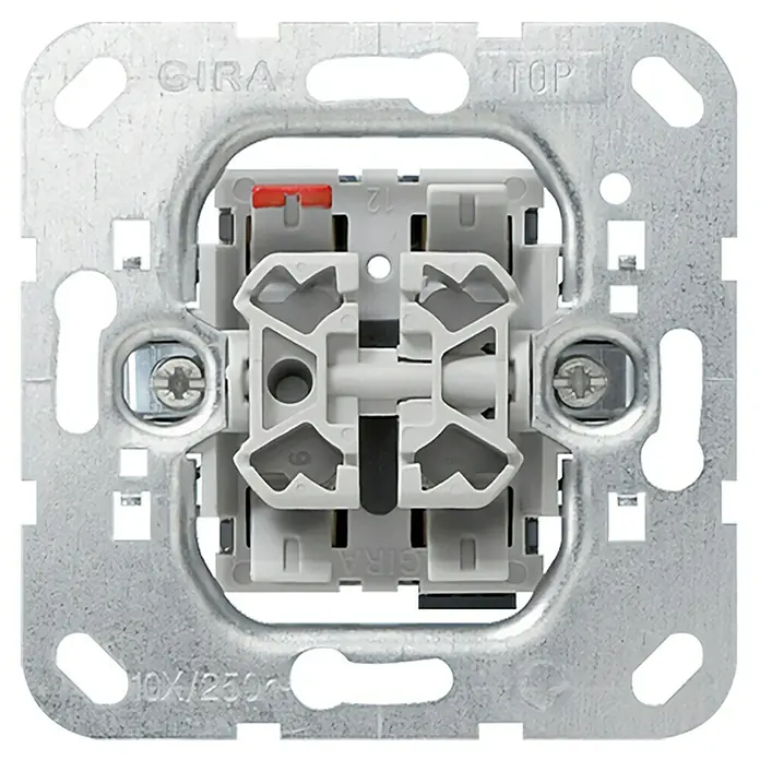 Gira Doppelwechselschalter-Einsatz 010800 - 10 A, Unterputzmontage - Detailaufnahme eines Gira-Schalters, der die hochwertige Verarbeitung und das innovative Design dieses Schaltelements betont.