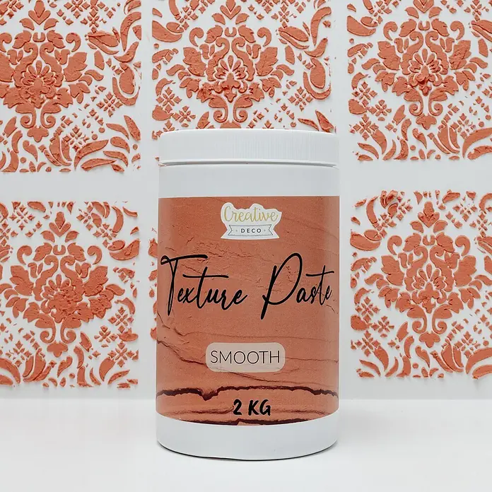 Creative Deco Speziallack Strukturpaste Glatt 2 kg Ziegelrot - Rot, Sonstiges, 2 l, Sonstiges - Weißer Behälter Creative Deco Glatte Strukturpaste (2 KG) mit erhabenen orangen Mustern.