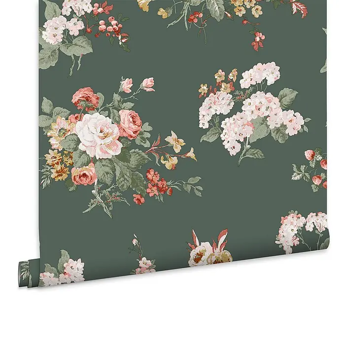 Laura Ashley Vliestapete Rosemore - Dunkelgrün, Floral, 1.000 x 52 cm - Dunkelgrüne Blumentapete mit rosa, weißen, gelben Blüten und grünen Blättern.