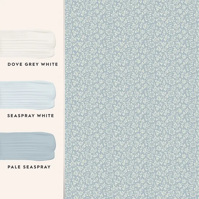 Laura Ashley Vliestapete Vliestapete Süßes Alyssum - Hellblau, Floral, 10 x 0,52 m - Farbpalette mit drei Farbmustern: Dove Grey White, Seaspray White, Pale Seaspray, und einer hellblauen Tapete mit cremefarbenem Blumenmuster.