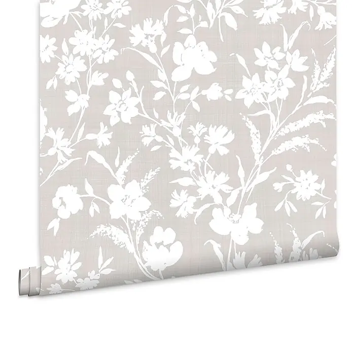 Laura Ashley Vliestapete Blumen Monoprint - Grau, Floral, 1.000 x 52 cm - Teilweise abgerollte hellbeige Tapete mit weißem Blumenmuster.