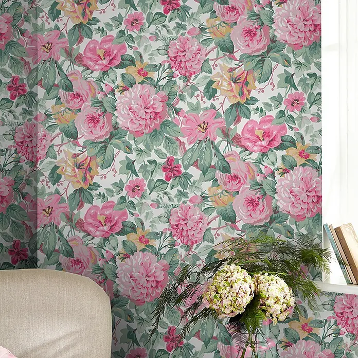 Laura Ashley Vliestapete Vliestapete Aveline - Rosa, Floral, 10 x 0,52 m - Blumentapete mit großen rosa, gelben und roten Rosen und Pfingstrosen mit grünen Blättern.