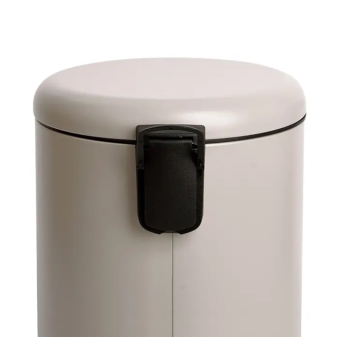 SVITA Treteimer T20 - 20 l, Metall, Beige - Hellgrauer Behälter mit Deckel und schwarzem Verschlussmechanismus an der Vorderseite.