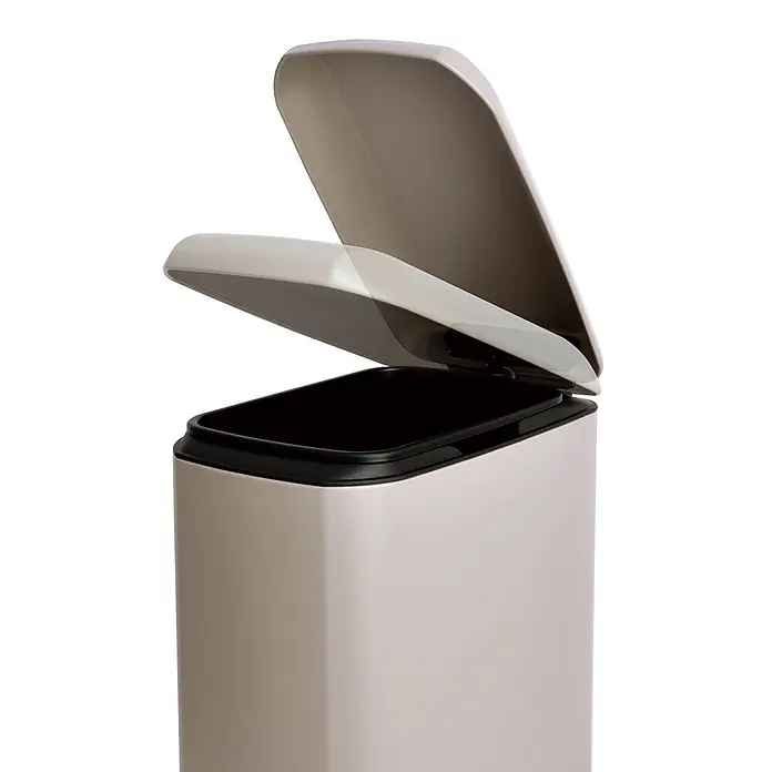 SVITA Treteimer TS20 - 20 l, Metall, Beige - Hellbeiger rechteckiger Mülleimer mit offenem Deckel, der einen schwarzen Inneneinsatz zeigt.