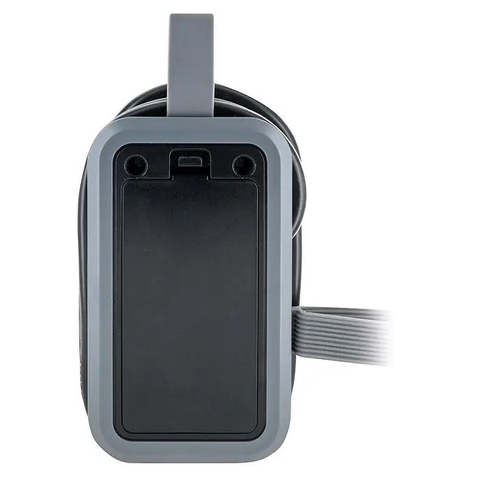 Schwaiger USB-Ladeadapter Schuko, USB-A, 2 x USB-C - Schwarz - Dunkel- und hellgraues Elektronikgehäuse mit umwickelten Kabeln und Flachbandstecker.