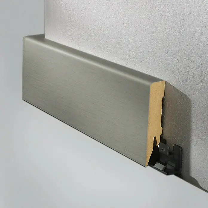LOGOCLIC Sockelleiste Champagner - 260 cm x 80 mm x 18 mm, MDF - Graue Sockelleiste an der Wand, die den Übergang zum Boden bildet und das Erscheinungsbild des Raumes aufwertet. Praktisches Zubehör.