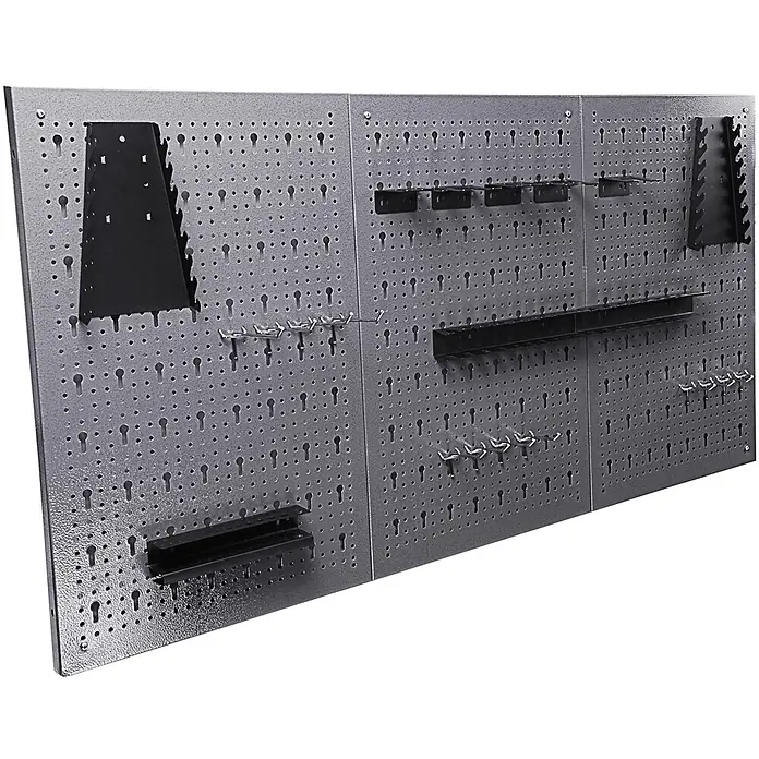 Ondis24 Werkbank-Set - L x B: 240 x 60 cm, Arbeitshöhe: 850 mm, Metall - Strukturiertes graues Metall-Lochplattensystem mit schwarzen Werkzeughaltern und silbernen Haken zur effizienten Organisation.