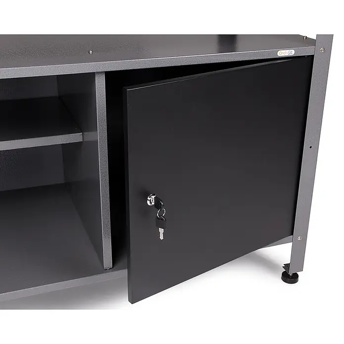 Ondis24 Werkbank-Set - L x B: 240 x 60 cm, Arbeitshöhe: 850 mm, Metall - Grauer Metallschrank mit Innenablagen und einer schwarzen, abschließbaren Tür mit Schlüssel.
