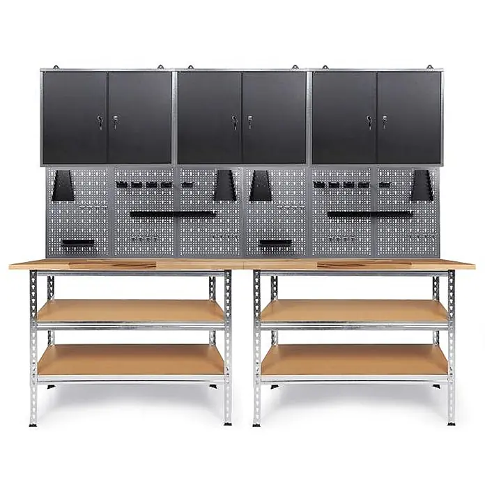 Ondis24 Werkbank-Set - L x B: 240 x 60 cm, Arbeitshöhe: 920 mm, Metall - Modulares Werkstatt-Aufbewahrungssystem mit dunkelgrauen Hängeschränken, silbernen Lochwänden und hellen Holz-Werkbänken mit Regalen.