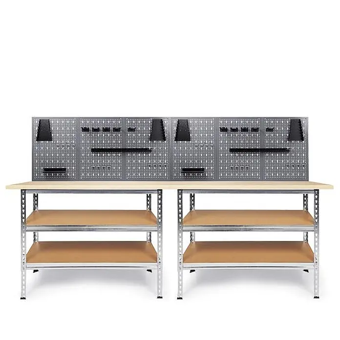 Ondis24 Werkbank-Set - L x B: 240 x 60 cm, Arbeitshöhe: 920 mm, Metall - Eine Metall-Werkbank mit heller Holzplatte, zwei Holzböden und einer grauen Metall-Lochwand mit verschiedenen Haken.