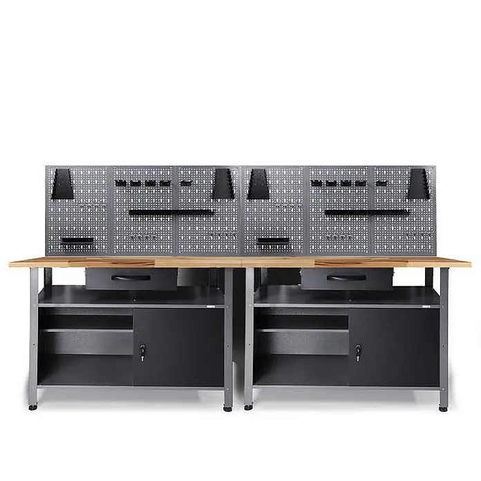 Ondis24 Werkbank-Set - L x B: 240 x 60 cm, Arbeitshöhe: 850 mm, Metall - Zwei dunkelgraue Metall-Werkbänke mit hellen Holzplatten, integrierten Lochwänden und abschließbaren Lagerschränken.