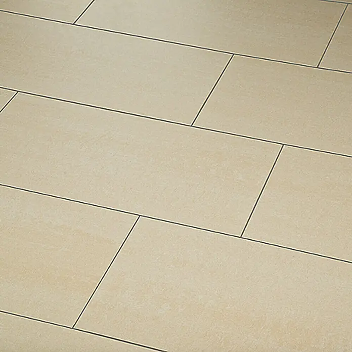 Futura by Palazzo Bodenfliese - 30 cm x 60 cm x 9,5 mm, Matt, Beige, Kalibriert - Nahaufnahme von beigen Bodenfliesen mit dunklen Fugenlinien, die ein modernes und elegantes Design zeigen. Ideal für Innenräume.