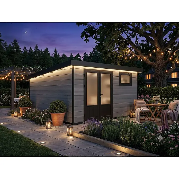 Fjordholz Gartenhaus Style DeLuxe 13,70 m² - Außenmaß inkl. Dachüberstand (B x T): 408 x 405 cm, Aluminium, Anthrazit/grau - Moderner grauer Lamellen-Gartenschuppen mit beleuchteter Traufe, Doppeltüren und kleinem Fenster, in gemütlichem Abendgarten mit Ambientelicht.