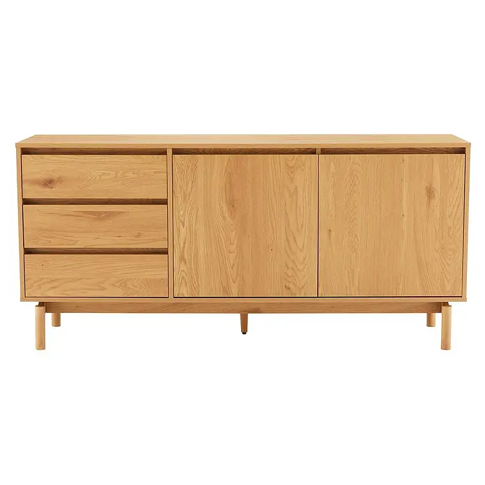 Happy Garden Kommode SARAH - Helles Holz - Sideboard aus heller Eiche mit drei Schubladen und zwei Schranktüren auf Holzbeinen.